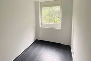 Modernes Wohnglück! Renovierte 2-Zimmer-Wohnung, modernes Wannenbad, separate Küche, Aufzug – Alteburger Straße 290, 50968 Bayenthal, Köln – Vorschaubild 7