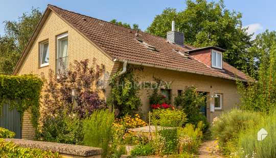 Bild von Teilvermietetes MFH mit 3 WE, Garten, Terrasse, Garage, EBK und Tageslichtbädern in angenehmer Lage