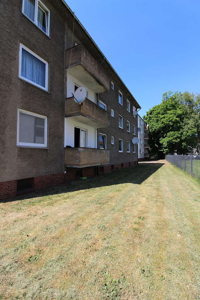 Immobilie in Delmenhorst - Top-Investment! Vollvermietetes Mehrfamilienhaus mit 9 Wohneinheiten und 9 Außenstellplätzen - Bild 2