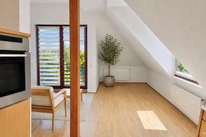 Charmante Zwei-Zimmer-Dachgeschosswohnung mit Balkon