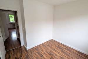 RESERVIERT !! Schöne 2,5-Zi-Wohnung mit EBK; Duschbad, Westbalkon – Die vollständige Adresse der Immobilie erhältst du vom Anbieter., 23554 Sankt Lorenz Nord, Lübeck – Vorschaubild 3