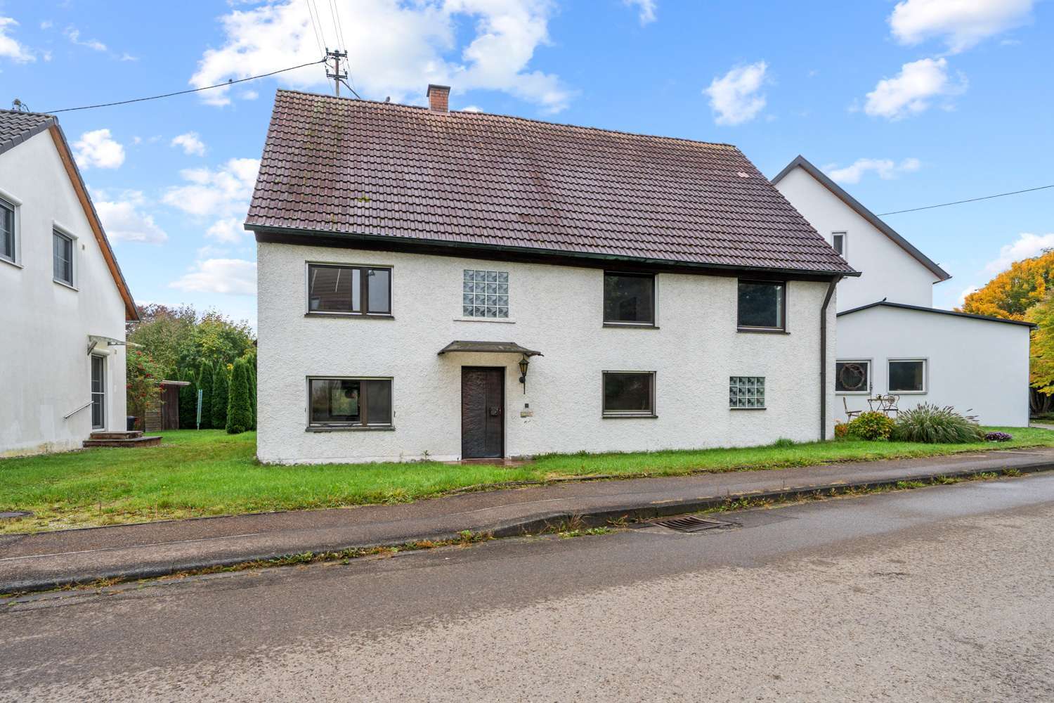 Großes Grundstück! Historisches Wohnhaus mit viel Potenzial in zentraler, ruhiger Lage, Biberach Kreis – Bild 1