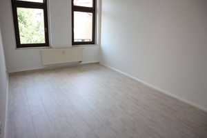 Frei ab 1.8.25  + Balkon an der Küche + 3. OG + Haus mit Aufzug** – Matthesstraße 80, 9113 Chemnitz – Vorschaubild 2