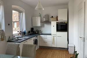 Komplett sanierte Altbauwohnung mit großer Wohnküche in renoviertem Altbau!
