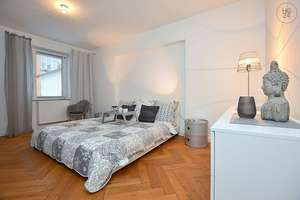 Modern möblierte Altbauwohnung mit Reinigungsservice in Stuttgart West – Die vollständige Adresse der Immobilie erhältst du vom Anbieter., 70197 Feuersee, Stuttgart – Vorschaubild 2