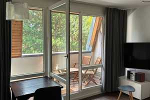 Stilvolle 2-Raum-Dachgeschosswohnung mit geh. Innenausstattung mit Balkon und EBK – Karolingerplatz 12, 14052 Berlin – Vorschaubild 4