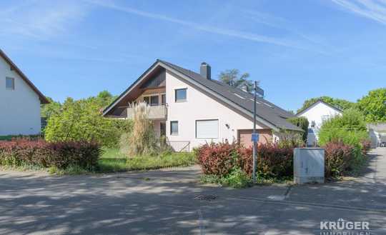 KA-Grötzingen / Ein- bis Zweifamilienhaus mit großem Grundstück und Garage / bezugsfrei