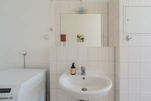 No Broker Fee: Light-Flooded 1-Room Apartment with Park View — Prenzlauer Berg (Nord) – Die vollständige Adresse der Immobilie erhältst du vom Anbieter., 10439 Prenzlauer Berg, Berlin – Vorschaubild 10