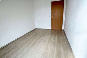 Charmante Dachgeschosswohnung mit Balkon und offenem Wohnkonzept – Dorotheenstraße 4, 9113 Schloßchemnitz, Chemnitz – Vorschaubild 3