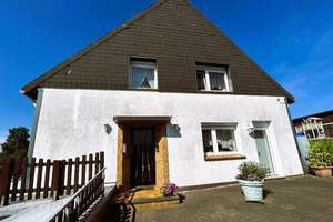 AUF DEM EHRENBERG - LÄNDLICHES EINFAMILIENHAUS MIT GARAGE, TERRASSE UND GRÜNFLÄCHE – Die vollständige Adresse der Immobilie erhältst du vom Anbieter., 42389 Langerfeld-Beyenburg, Wuppertal – Vorschaubild 1