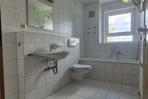 Charmante Dachgeschosswohnung mit Balkon, Einbauküche, Tiefgaragenstellplatz & Waschautomat – Dennachstr. 23, 75175 Buckenberg, Pforzheim – Vorschaubild 6