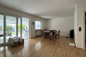 Gemütliches Reihenmitteilhaus in familienfreundlicher Wohnlage von Steinbach | Garage – Kronberger Str. 38, 61449 Steinbach (Taunus) – Vorschaubild 2