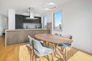 TAUNUS. SKYLINE. ARCHITEKTUR.  Exklusive 3-Zimmer-Wohnung mit Loggia im 3. OG am Riedberg – 60438 Kalbach-Riedberg, Frankfurt am Main – Vorschaubild 3