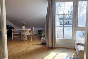 Sehr helle Dachgeschosswohnung mit Terrasse, Balkon, EBK und Keller