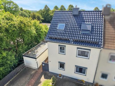 Familienfreundliches Haus mit viel Platz und erneuertem Dach, Heizung und Garage