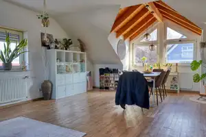 Zweifamilienhaus mit Einliegerwohnung für Kapitalanleger geeignet – Hochtaunuskreis – Vorschaubild 2