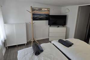 Möblierte Dachgeschosswohnung in Lübeck – eigener Wohnbereich mit Küche & Bad – 23554 Sankt Lorenz Nord, Lübeck – Vorschaubild 2