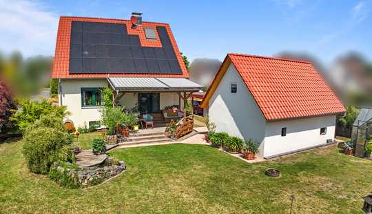 Bild von Modernisiertes Wohnhaus mit PV-Anlage, Wärmepumpe / Energieklasse A+ / Nebengebäude ausbaufähig