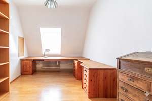 Dreifamilienhaus mit Altbaucharme. Hinterhof und Balkonen. 306m² in Solingen Mitte. – Die vollständige Adresse der Immobilie erhältst du vom Anbieter., 42651 Solingen-Mitte, Solingen – Vorschaubild 24