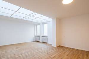 Großes WG-Zimmer (39,7 m²) für 1-2 Personen–Erstbezug-saniertes Altbaujuwel in bester Innenstadtlage – Bürgermeister-Fischer-Straße 2, 86150 Innenstadt. Sankt Ulrich-Dom, Augsburg – Vorschaubild 9