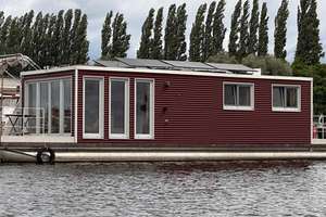 Modernes, autarkes Hausboot mit Terrasse und Liegeplatz in Berlin – Die vollständige Adresse der Immobilie erhältst du vom Anbieter., 12459 Oberschöneweide, Berlin – Vorschaubild 1