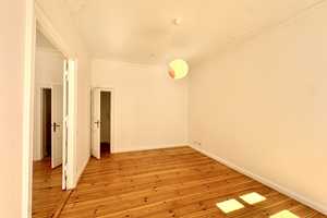 Sonnige 3-Zimmer-Altbau-Wohnung mit Balkon in bester Reuterkiezlage – Berlin – Vorschaubild 5