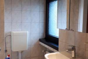 Schöne 2,5-Zimmer Mansardenwohnung mit Einbauküche – Kelheimer Str. X, 51103 Höhenberg, Köln – Vorschaubild 12