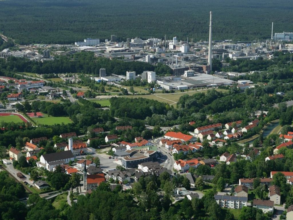 Alts photo. Бургкирхен Германия. Бургкирхен-АН-дер-Альц Германия. Альтёттинг Германия. Бургирхен-на-Альце.