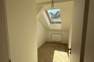  Stilvolle 3-Raum-DG-Wohnung MÖBLIERT mit EBK – Reinsburgstraße 76, 70178 Rotebühl, Stuttgart – Vorschaubild 5