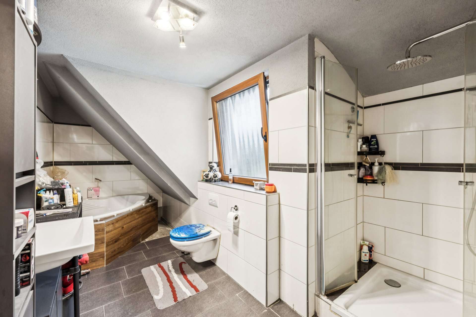 Immobilie in Baiersbronn - Modernisiertes 3‑Familienhaus mit Gestaltungsmöglichkeiten in Schönmünzach - Bild 4