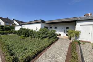Modernisierter und sonniger 4 Zimmer-Atrium-Bungalow mit Garage und PV am Forst Klövensteen – Die vollständige Adresse der Immobilie erhältst du vom Anbieter., 22869 Schenefeld – Vorschaubild 1