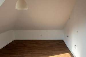 Frisch renovierte 2-Zimmer-Dachgeschoss-Wohnung mit neuem Bad und Garage in Gelsenkirchen-Horst – Die vollständige Adresse der Immobilie erhältst du vom Anbieter., 45899 Horst, Gelsenkirchen – Vorschaubild 6