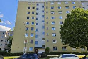 Wohnen am Lerchenauer See: 2 Zimmerwohnung mit eigener Küche, Bad mit Badewanne und Fenster