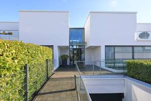Wohnen auf höchstem Niveau - spektakulärer Weitblick - Kubische Architektur