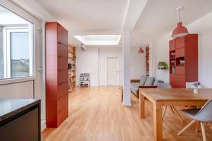 Moderne und lichtdurchflutete Dachgeschosswohnung im klassischen Altbau – Die vollständige Adresse der Immobilie erhältst du vom Anbieter., 10245 Friedrichshain, Berlin – Vorschaubild 4