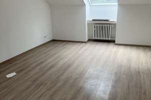 Renovierte 2 Zimmer Wohnung im Dachgeschoss zu vermieten