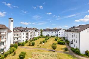 Licht. Raum. Südbalkon. 2 Zimmer DG Wohnung mit Einbauküche ++Decker Immobilien++ – Die vollständige Adresse der Immobilie erhältst du vom Anbieter., 84478 Waldkraiburg – Vorschaubild 1