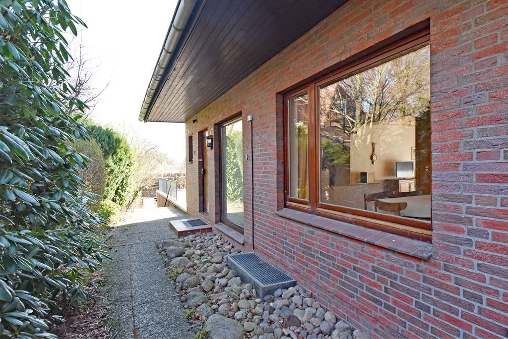 Immobilie in Wohltorf - Perfekt für die kleine Familie: Gut geschnittene DHH mit offener Architektur auf sonnigem Grundstück - Bild 1