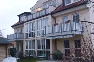 Kleine Anlage, Parkett, 2 Blk, EBK, Bad Fenster, Dusche, Wanne. – Dahlienstr. 11, 80935 München – Vorschaubild 1