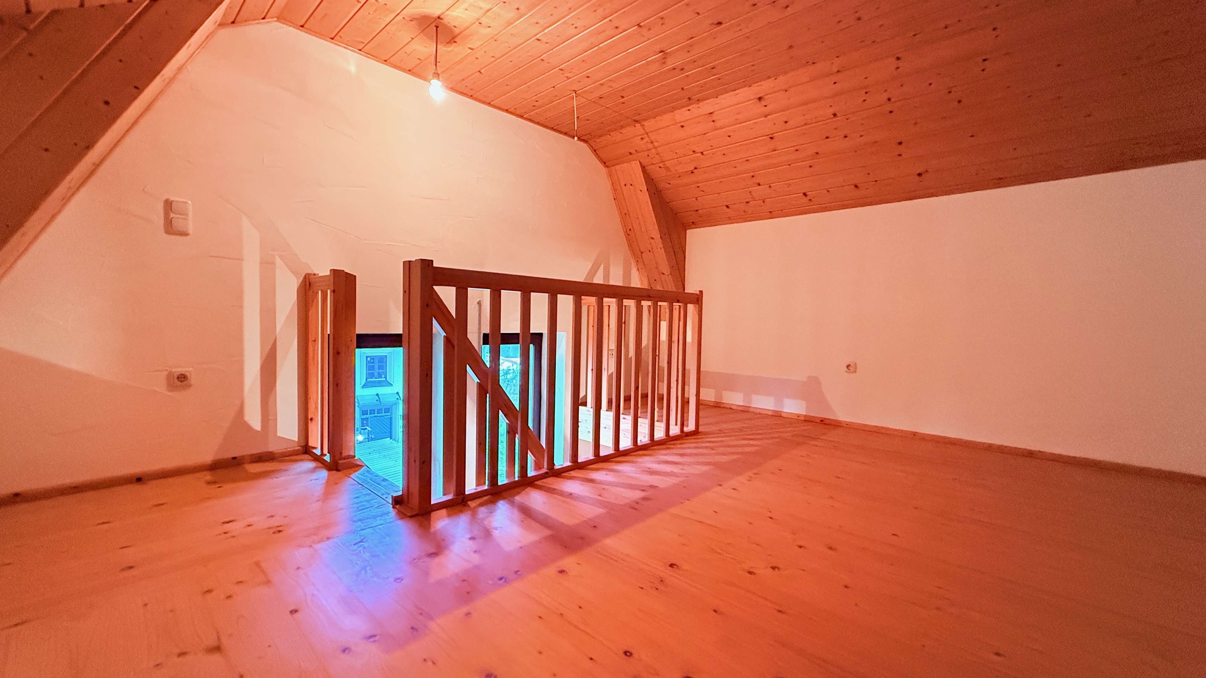 Immobilie in Eggenfelden - ... AIGNER - historisches, saniertes Bahnwärterhaus mit Carport für Individualisten mit Charme ... - Bild 5