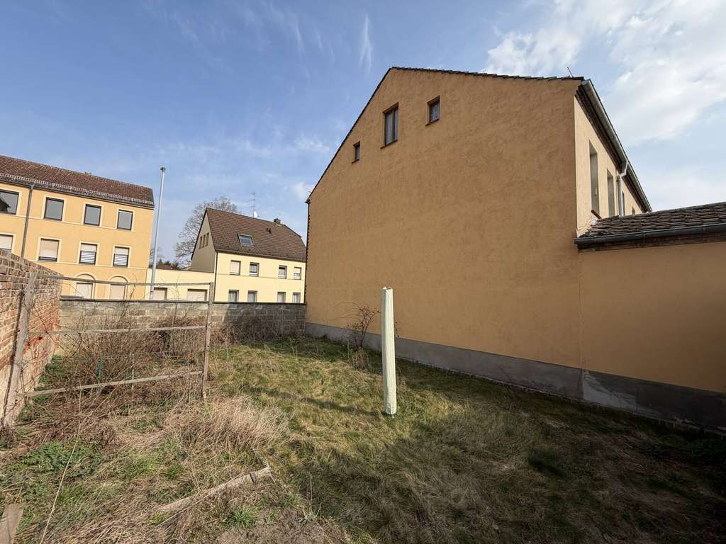 Immobilie in Luckenwalde - Kleines Mehrfamilienhaus mit 3 Einheiten, nahe dem Bahnhof und mit Ausbaupotential, 5,1 % Rendite - Bild 2