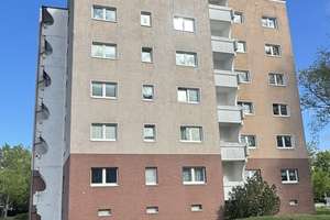 Bezugsfreie 3-Raumwohnung mit Designbodenbelag, Wannenbad, Balkon und Pkw-Stellplatz!!! – Hundsburgallee 7, 18106 Schmarl, Rostock – Vorschaubild 11