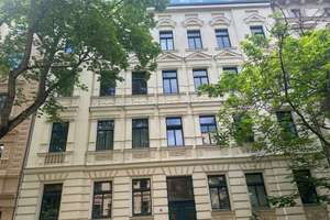 Hell, charmant, bezugsfertig: 2-Zimmer-Wohnung mit Einbauküche und Balkon! – Schwetschkestraße 11, 6110 Südliche Innenstadt, Halle (Saale) – Vorschaubild 2