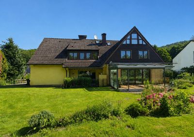 Charmantes Wohnensemble aus dem Jahr 1962/1983: Hochwertig ausgestattet in Grünlage