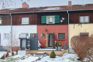 Tolles Reihenmittelhaus mit Terrasse und Carport in zentraler Lage – Die vollständige Adresse der Immobilie erhältst du vom Anbieter., 8056 Schedewitz/Geinitzsiedlung, Zwickau – Vorschaubild 4