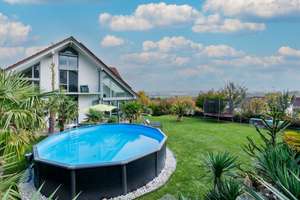 Traumhaftes Einfamilienhaus mit Gartenidylle und Alpenblick! – Die vollständige Adresse der Immobilie erhältst du vom Anbieter., 89584 Ehingen (Donau) – Vorschaubild 2