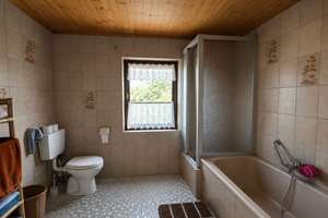 Großzügiges Einfamilienhaus mit weitläufigem Grundstück, Teich und Potenzial für Pferdehaltung – Die vollständige Adresse der Immobilie erhältst du vom Anbieter., 92289 Ursensollen – Vorschaubild 4