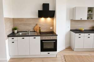 Großzügige 3‑Raum‑Wohnung mit 2 Balkonen und neuer Einbauküche – Heynahtsstr. 1, 1309 Gruna, Dresden – Vorschaubild 2