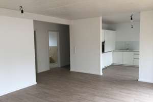Exklusive 3-Zimmer-Erdgeschosswohnung  in Kempten-Lenzfried – Die vollständige Adresse der Immobilie erhältst du vom Anbieter., 87437 Lenzfried, Kempten (Allgäu) – Vorschaubild 1