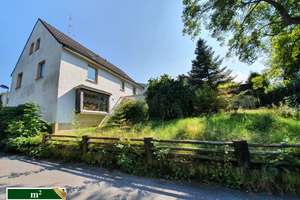 Höhscheid: Entwicklungspotenzial!  Freistehendes Sanierungsobjekt + Halle, ca. 1.900 m² Grundstück!